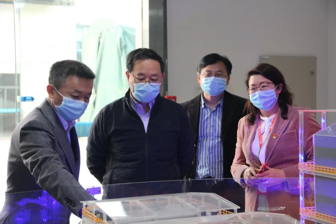 yl34511线路中心科技研制出的纳米膜材料得到安徽省经信厅领导的肯定