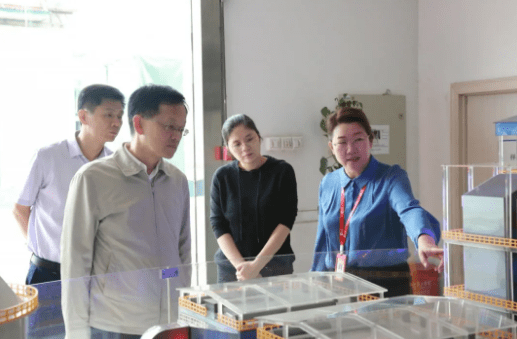 合肥市经济和信息化局王十朋一行莅临yl34511线路中心科技调研指导